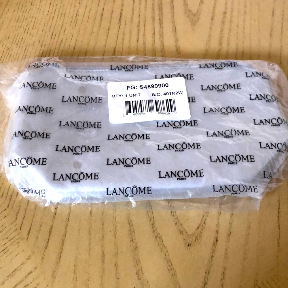 LANCÔME Makeup bag or clutch. Silver. New  In original packaging.